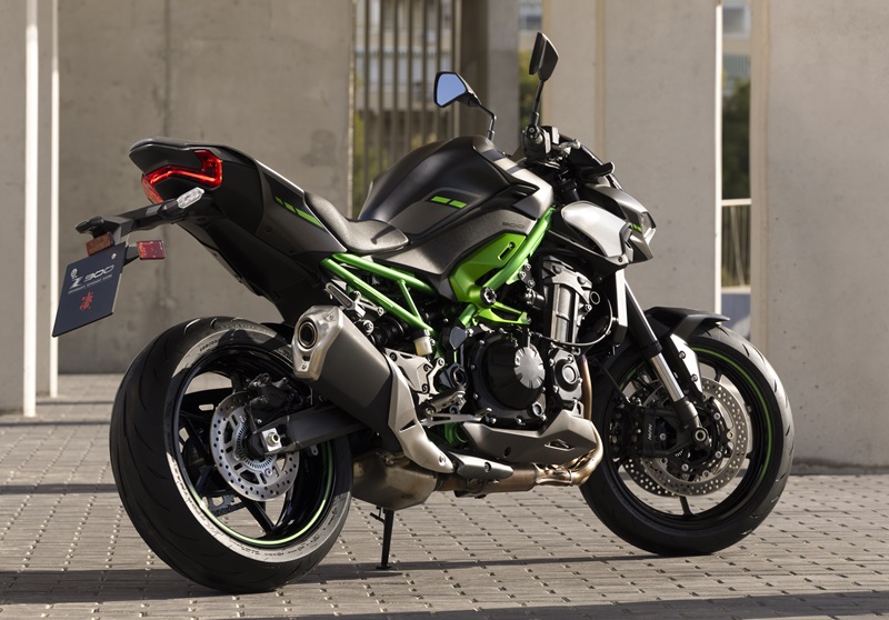 KAWASAKI Z900 2025 STATICS 08